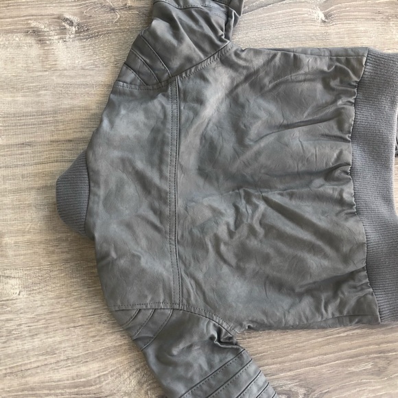 Boys 2T gray jacket - Picture 4 of 4